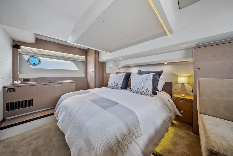 Slide: The Image of Prestige 560 2017 - 57