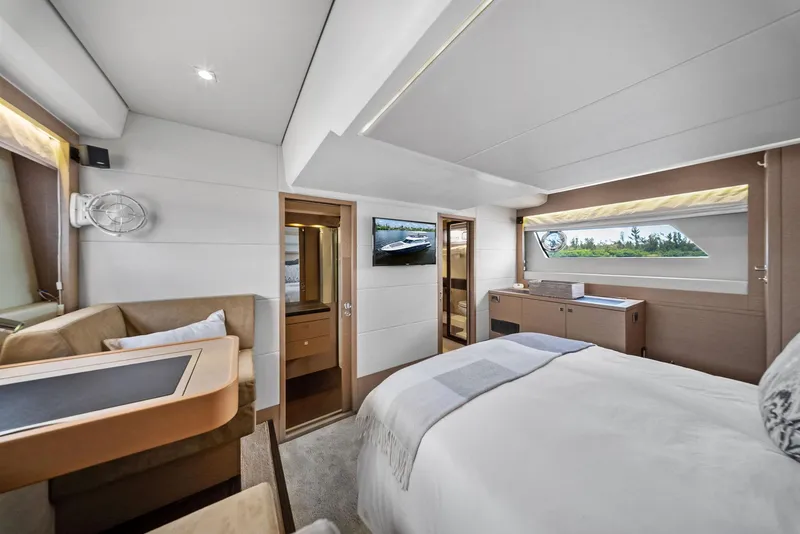 Slide: The Image of Prestige 560 2017 - 58