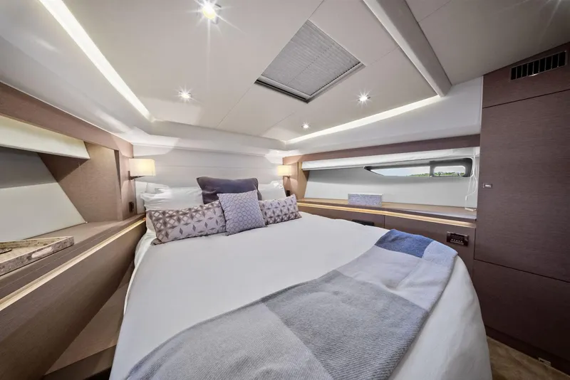 Slide: The Image of Prestige 560 2017 - 64