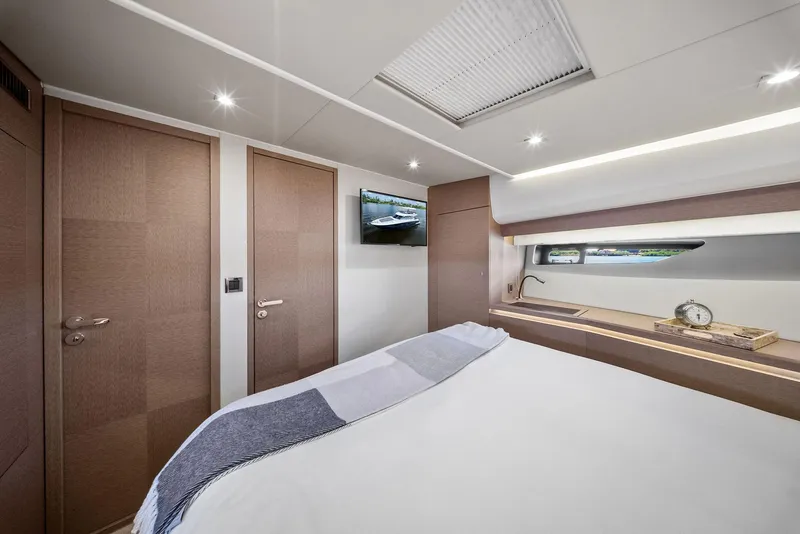 Slide: The Image of Prestige 560 2017 - 66