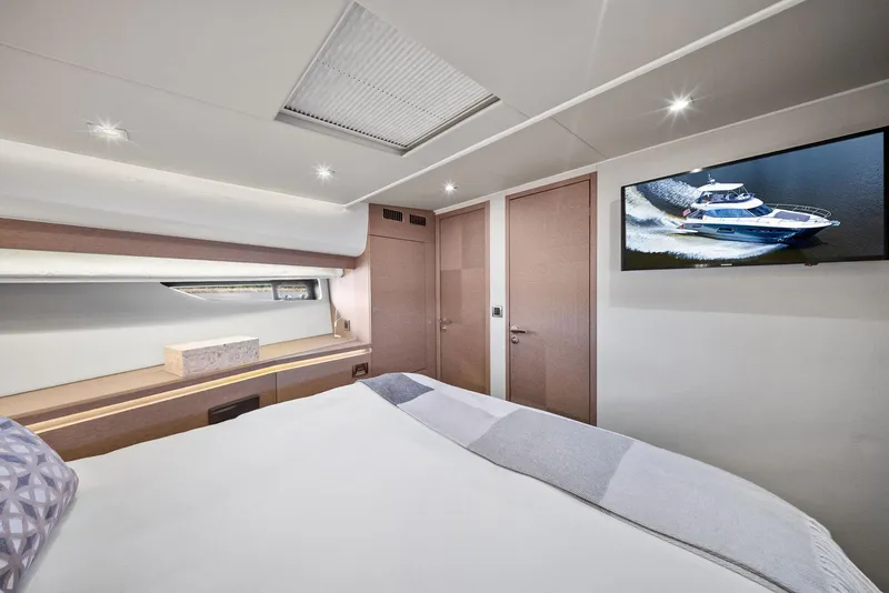 Slide: The Image of Prestige 560 2017 - 67