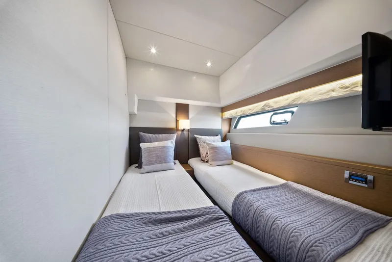 Slide: The Image of Prestige 560 2017 - 71