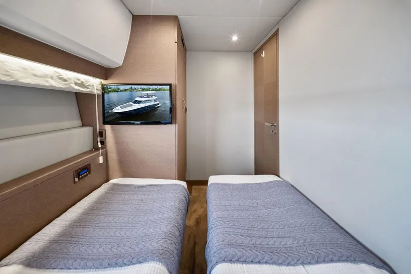 Slide: The Image of Prestige 560 2017 - 72