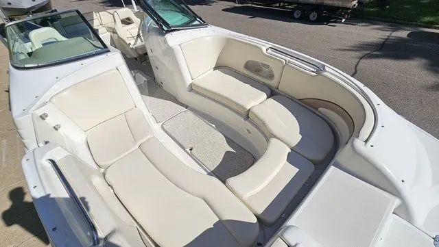 Slide: The Image of Chris-Craft 262 2000 - 15