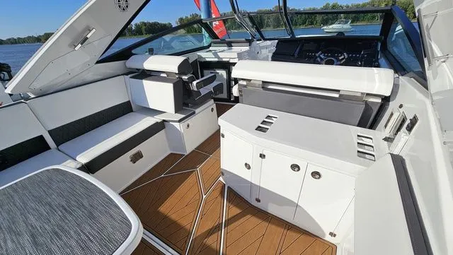 Slide: The Image of Monterey 378SS Super Sport 2022 - 11