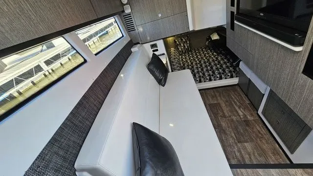 Slide: The Image of Monterey 378 Super Sport 2022 - 23