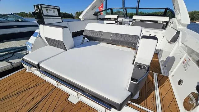 Slide: The Image of Monterey 378 Super Sport 2022 - 6