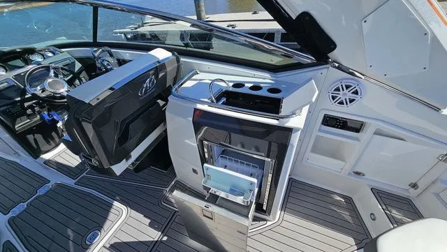 Slide: The Image of Monterey 305 Super Sport 2019 - 15