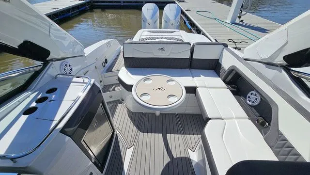 Slide: The Image of Monterey 305 Super Sport 2019 - 16