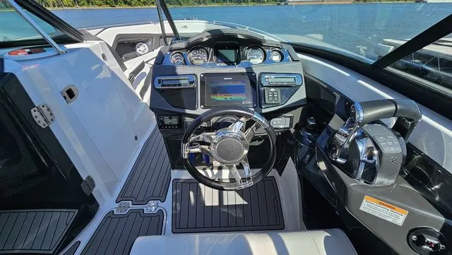 Slide: The Image of Monterey 305 Super Sport 2019 - 18