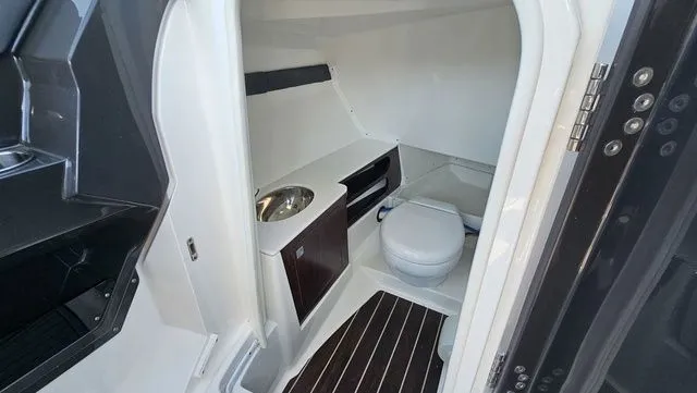 Slide: The Image of Monterey 305 Super Sport 2019 - 22