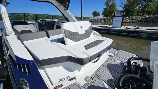 Slide: The Image of Monterey 305 Super Sport 2019 - 7