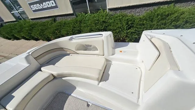 Slide: The Image of Chris-Craft 262 2000 - 17