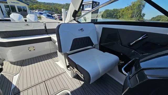 Slide: The Image of Monterey 305 Super Sport 2019 - 13