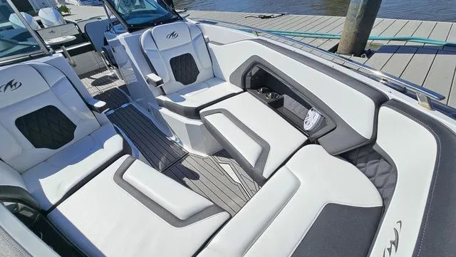 Slide: The Image of Monterey 305 Super Sport 2019 - 25