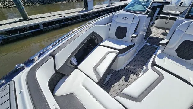 Slide: The Image of Monterey 305 Super Sport 2019 - 26