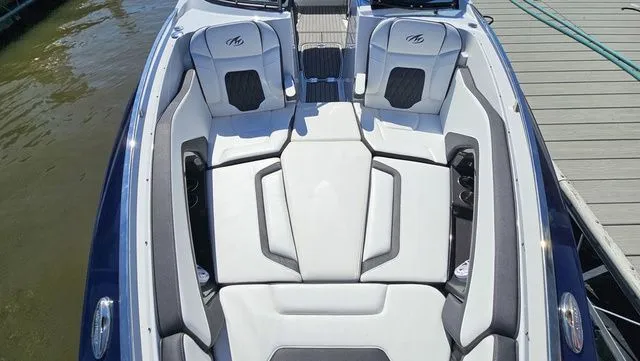 Slide: The Image of Monterey 305 Super Sport 2019 - 28