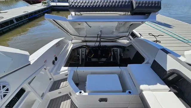 Slide: The Image of Monterey 305 Super Sport 2019 - 35