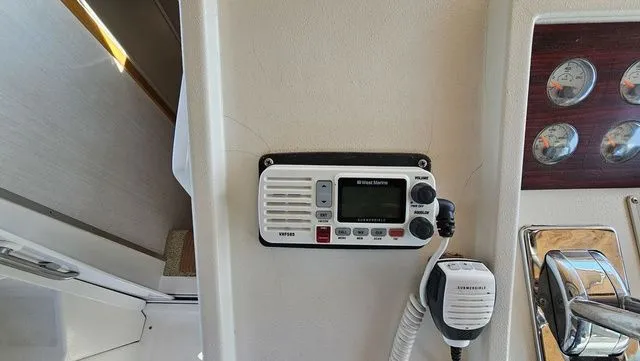 Slide: The Image of Cruisers 3775 Esprit 1995 - 17