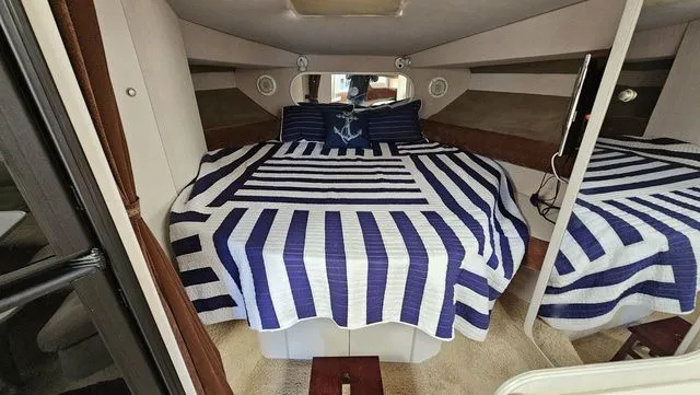 Slide: The Image of Cruisers Yachts 3775 Esprit 1995 - 24