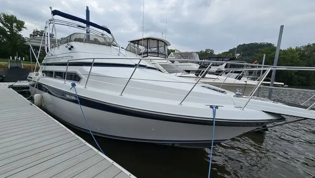 Slide: The Image of Carver Yachts 3467 Santego 1990 - 4