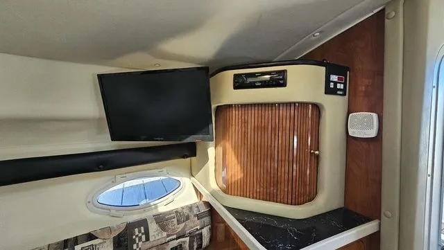 Slide: The Image of Rinker Fiesta Vee 270 2004 - 22