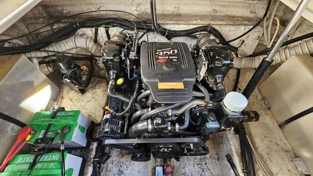 Slide: The Image of Rinker Fiesta Vee 270 2004 - 26