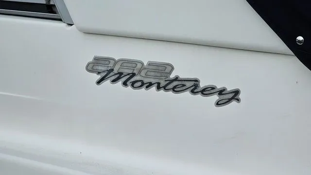 Slide: The Image of Monterey 282 Cruiser 2004 - 23