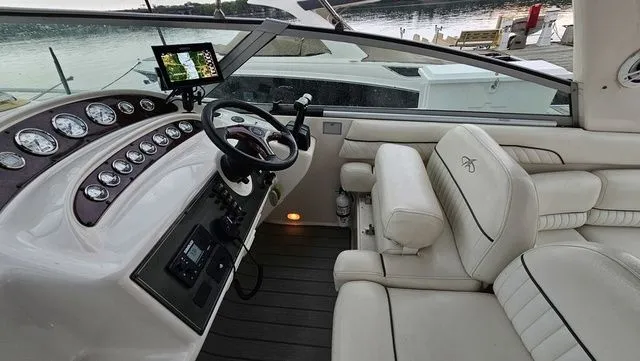 Slide: The Image of Monterey 322 Cruiser 2003 - 11