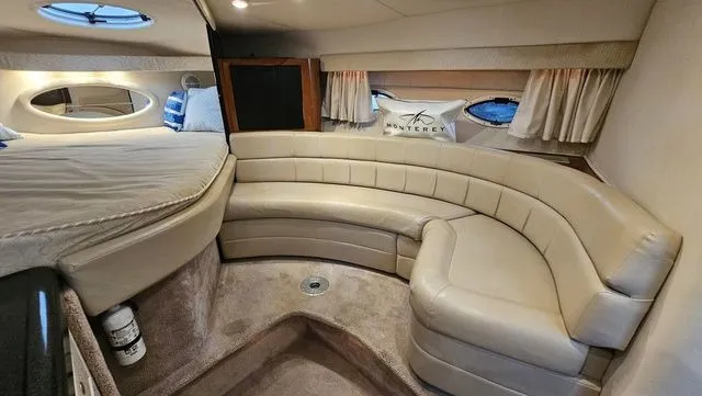 Slide: The Image of Monterey 322 Cruiser 2003 - 15