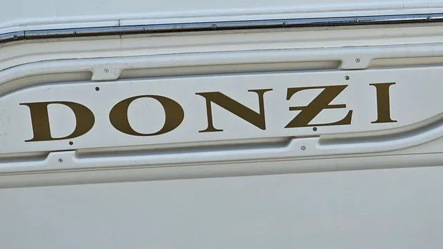 Slide: The Image of Donzi 3250 LXC 1997 - 24