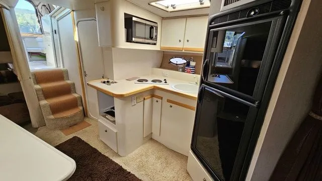 Slide: The Image of Cruisers Yachts 3775 Esprit 1995 - 23