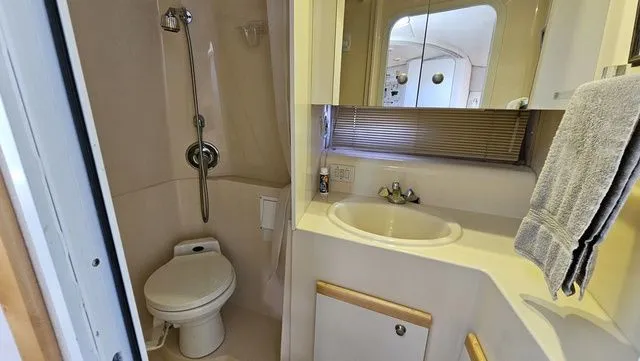 Slide: The Image of Cruisers Yachts 3775 Esprit 1995 - 28