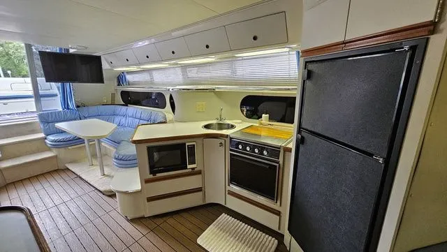 Slide: The Image of Carver Yachts 3467 Santego 1990 - 23