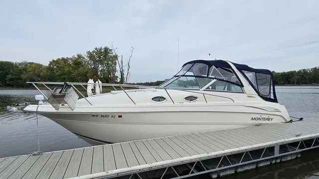 The Image of Monterey 282 Cruiser 2004 - 1