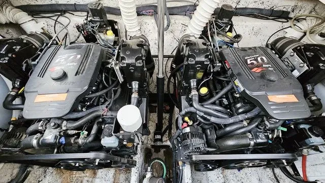 Slide: The Image of Rinker 300 Express Cruiser 2005 - 25