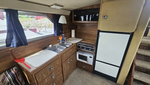 Slide: The Image of Chris-Craft 381 Catalina 1982 - 10