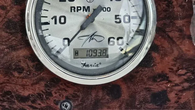 Slide: The Image of Monterey 322 Cruiser 2003 - 23