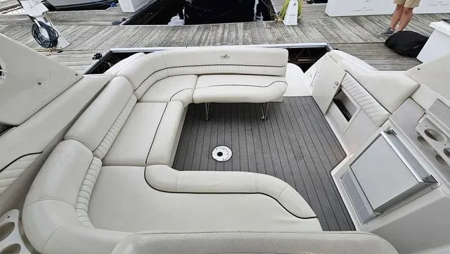 Slide: The Image of Monterey 322 Cruiser 2003 - 6