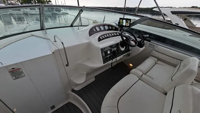 Slide: The Image of Monterey 322 Cruiser 2003 - 9