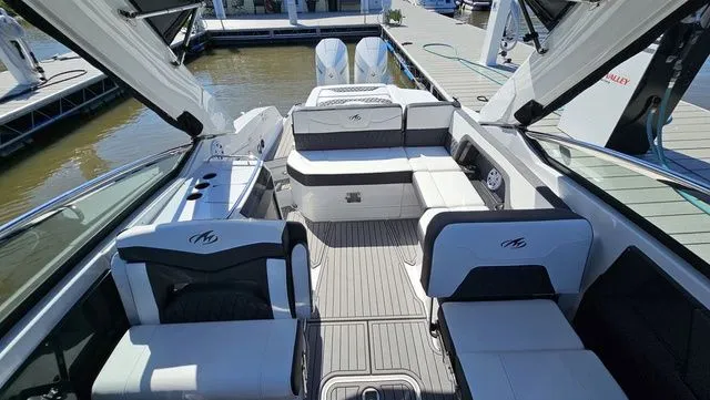 Slide: The Image of Monterey 305 Super Sport 2019 - 10