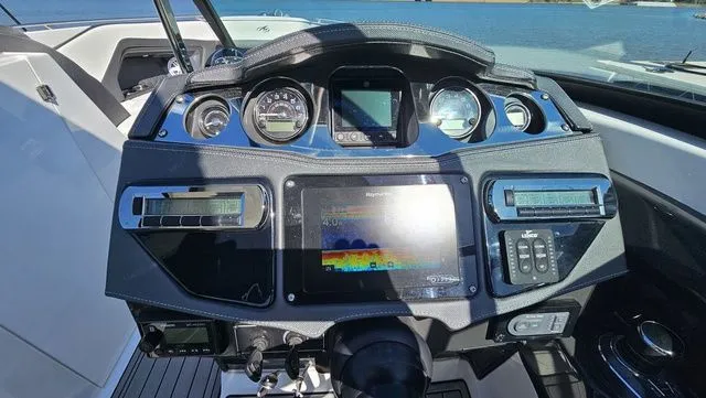 Slide: The Image of Monterey 305 Super Sport 2019 - 20