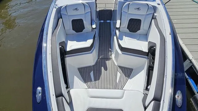 Slide: The Image of Monterey 305 Super Sport 2019 - 30