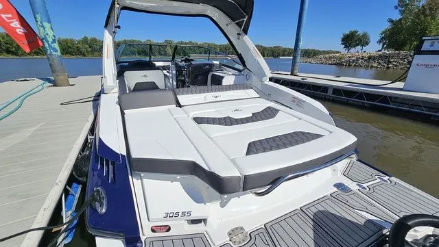 Slide: The Image of Monterey 305 Super Sport 2019 - 8