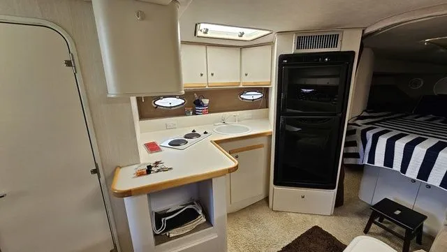 Slide: The Image of Cruisers Yachts 3775 Esprit 1995 - 22