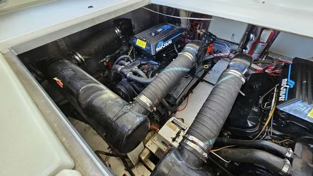 Slide: The Image of Cruisers Yachts 3775 Esprit 1995 - 32