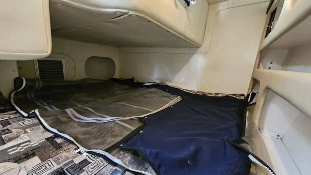 Slide: The Image of Rinker Fiesta Vee 270 2004 - 24