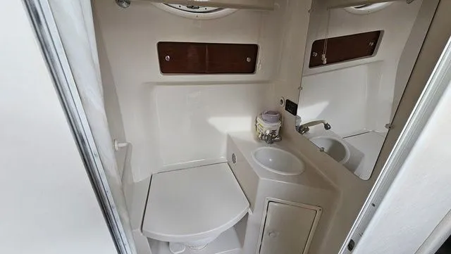 Slide: The Image of Monterey 282 Cruiser 2004 - 19