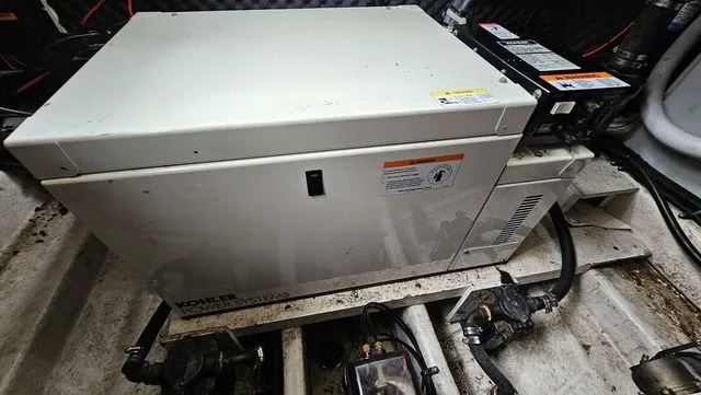 Slide: The Image of Monterey 282 Cruiser 2004 - 22