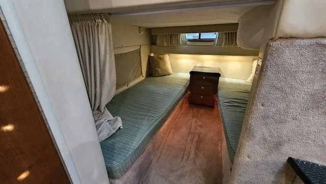 Slide: The Image of Monterey 322 Cruiser 2003 - 19